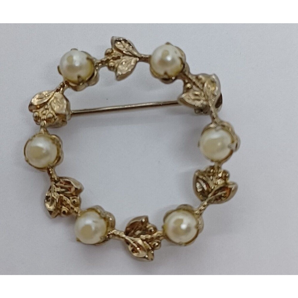 Vintage Brooch Lapel Pin Wreath Faux Pearls Fall Maple Leaves Goldtone 1 inch